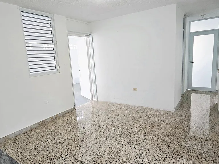 GG-4 Calle 28 — Photo 11