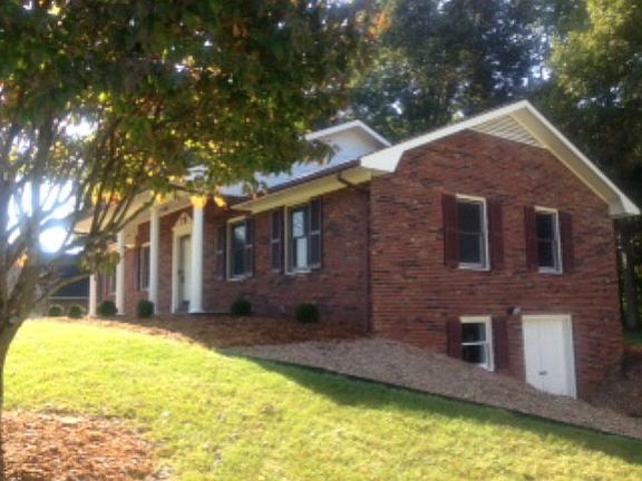 2nd image of 211 Meadow Ln