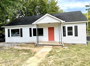 102 N Saltsman Dr, Hopkinsville, KY 42240