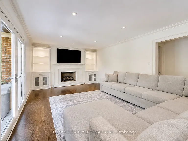 1251 Lakeshore Rd E — Photo 11