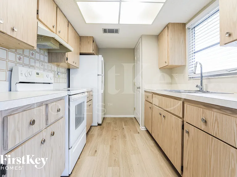 21460 Bancroft Ave — Photo 7