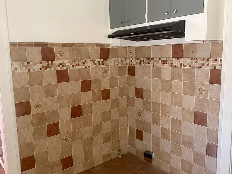 208 E Ligustrum Blvd — Photo 17