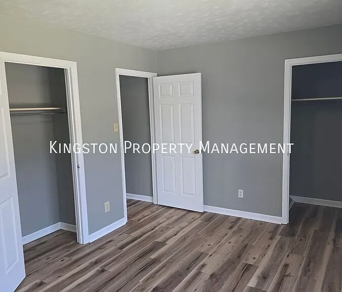 122 Bradford Dr — Photo 12
