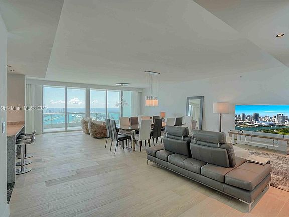 3rd image of 900 Biscayne Blvd APT 6203