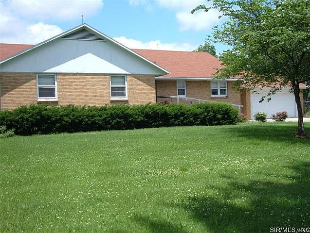 1st image of 333 E Oak St