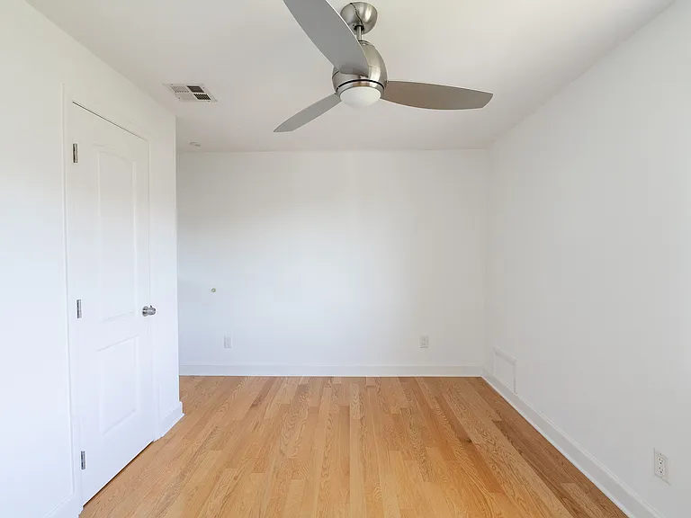 339 Isabel St — Photo 27