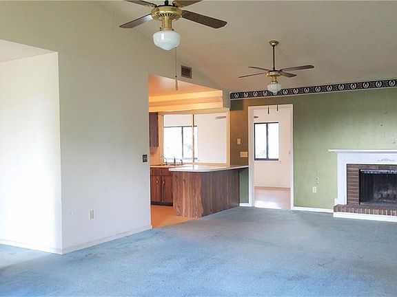5th image of 600 Hillside Cir