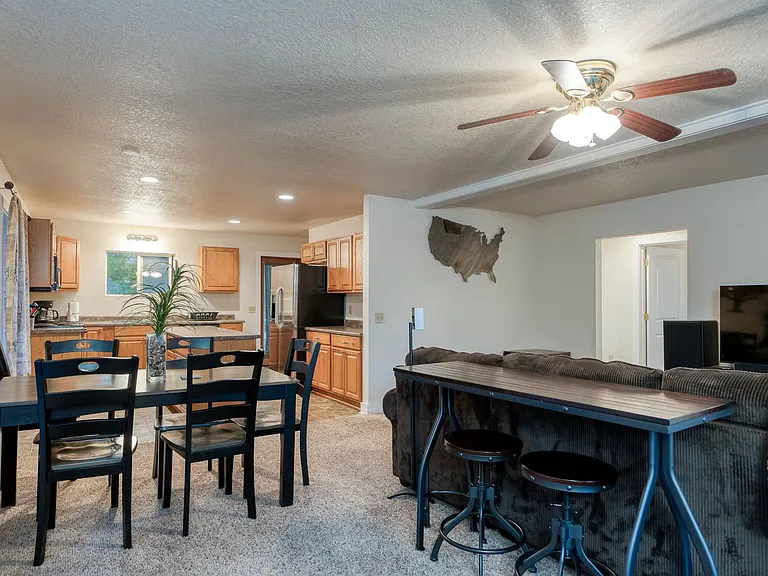 430 S Meridian Rd — Photo 9