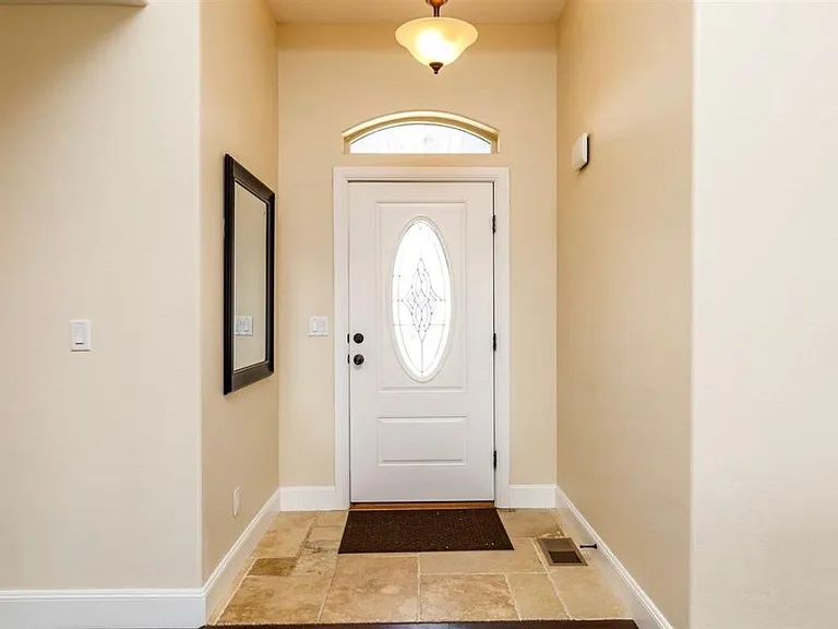 3716 Enfield Ave — Photo 4