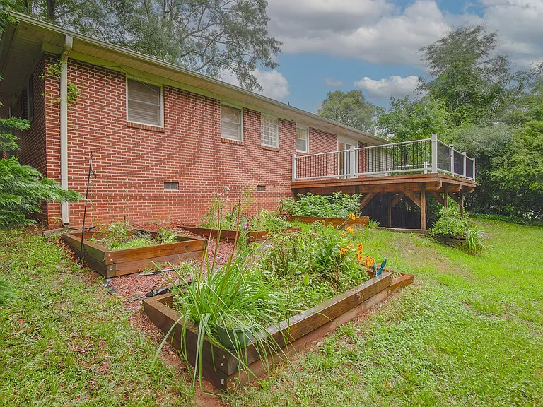 82 Pleasantdale Cir — Photo 18