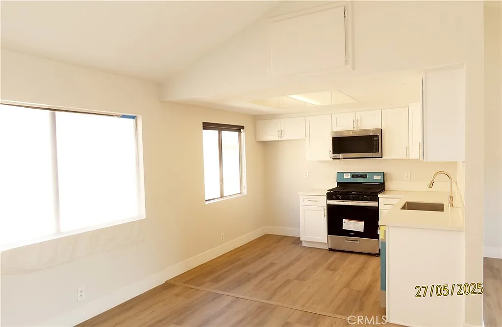 3 bed, 1223 sqft, $3,300 — Photo 4
