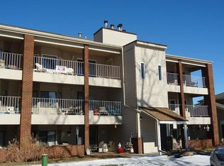 32 Lakeshore Ct, Council Bluffs, IA 51501