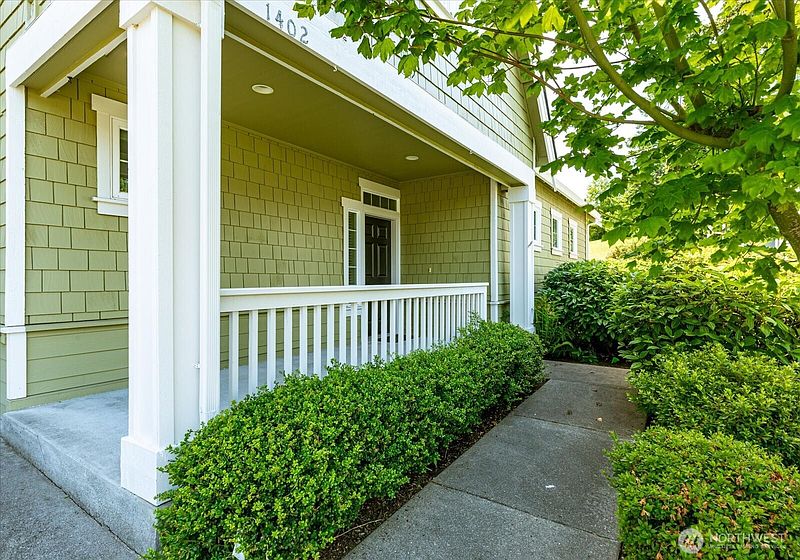 2nd image of 1402 Starview Court