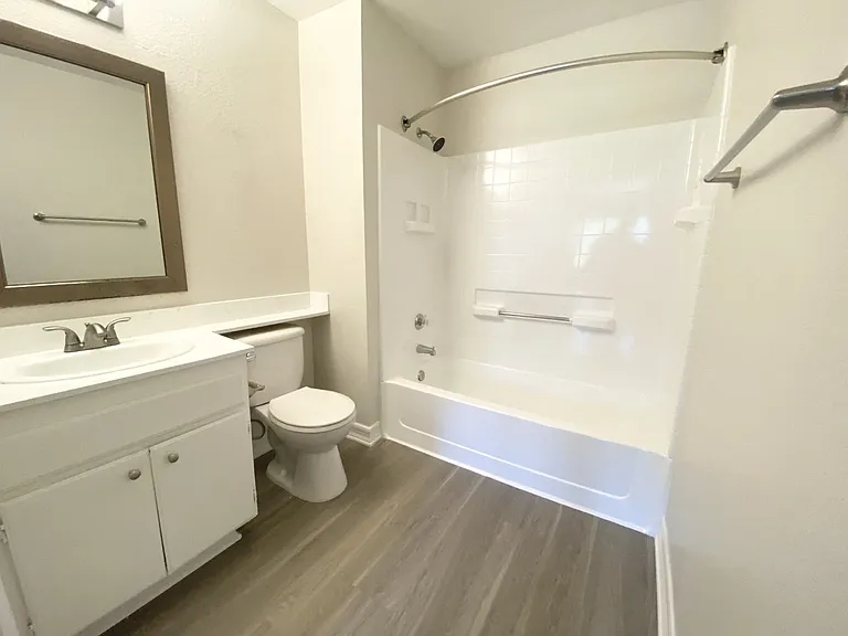 Chateau Spring Gardens Apartments — Photo 10