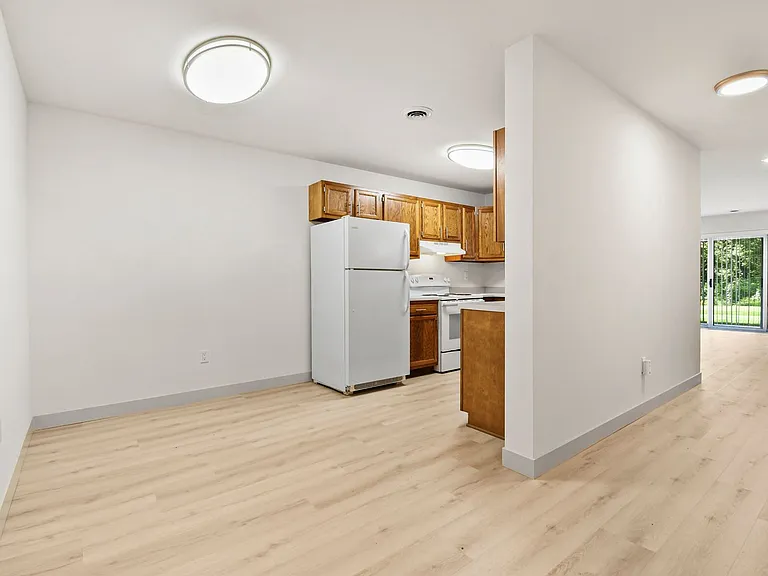 Ridge Creek Apartments — Photo 15