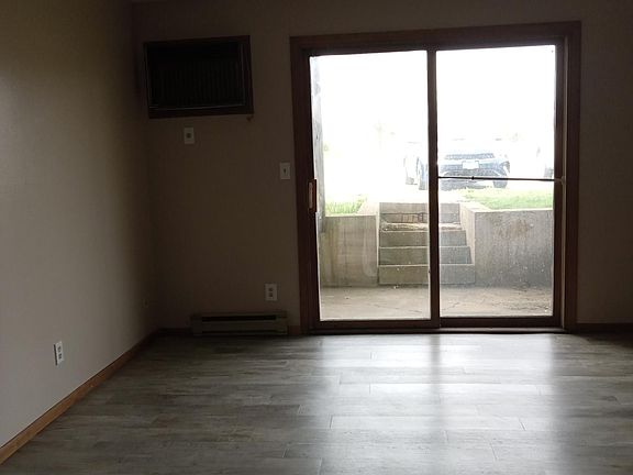 3rd image of 900 W Meadows Dr #3