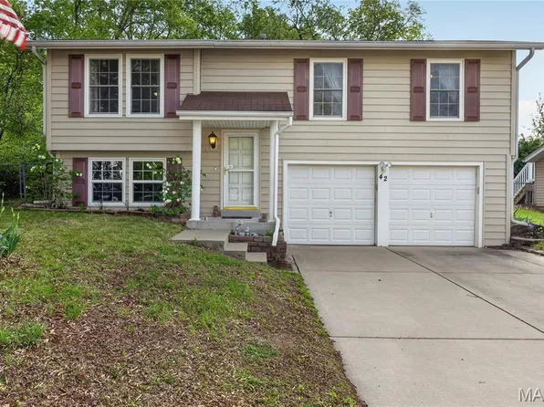 42 Oak Knoll Dr, Saint Peters, MO 63376