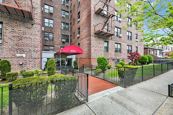 Sold by REMAX Elite | media 13