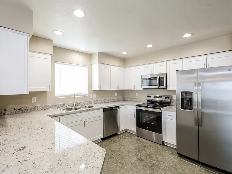 9034 W Alice Ave — Photo 6