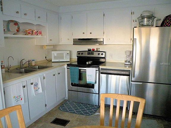 2nd image of 23 Pindo Palm St E #23
