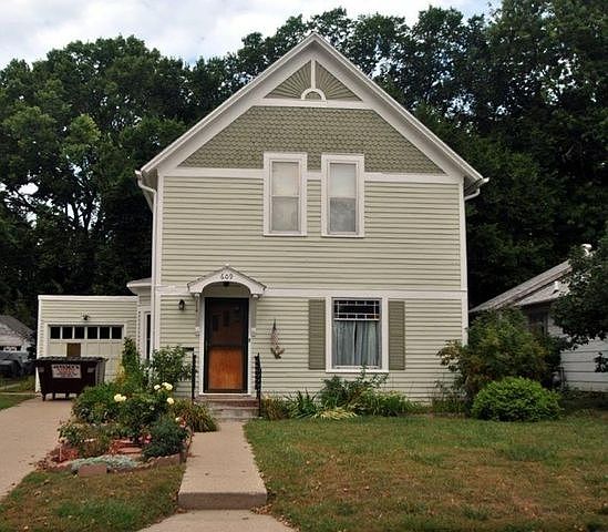 Pending: 609 Capital St, Yankton, SD 57078