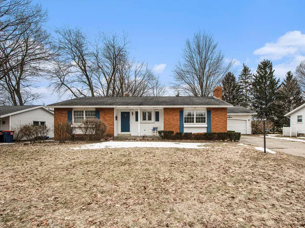 368 Huizenga Ave, Zeeland, MI 49464