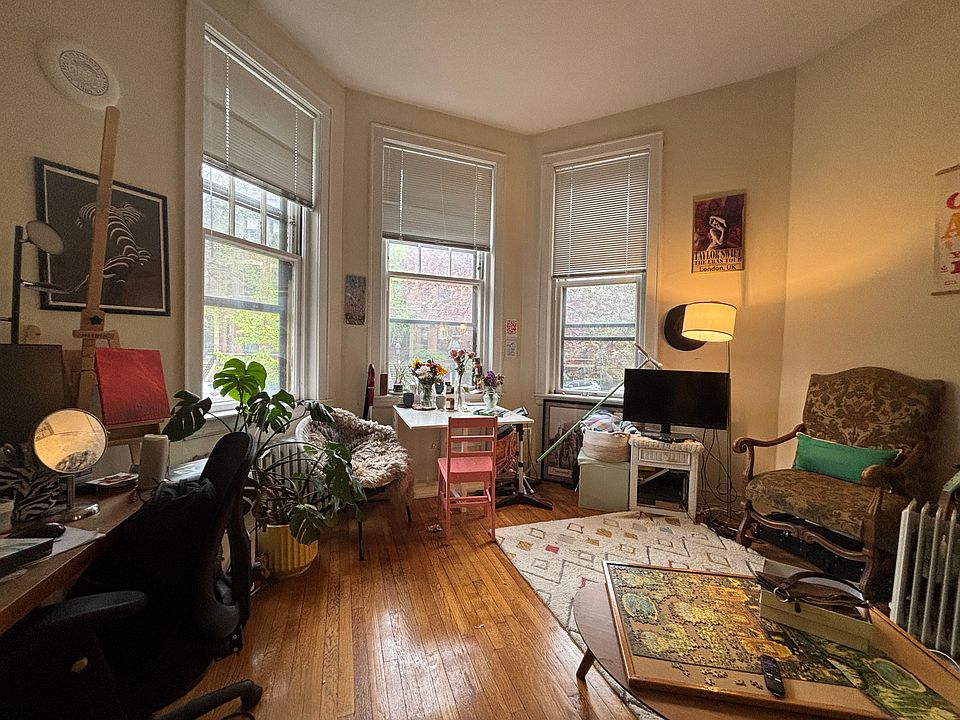 1st image of 125 Marlborough St APT 3