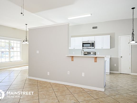 3rd image of 11961 Blackheath Cir