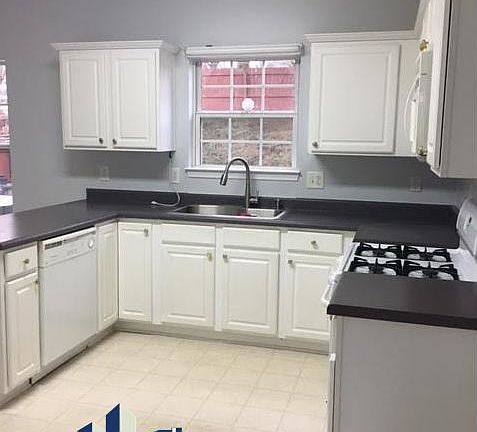 5th image of 210 Hulan Way