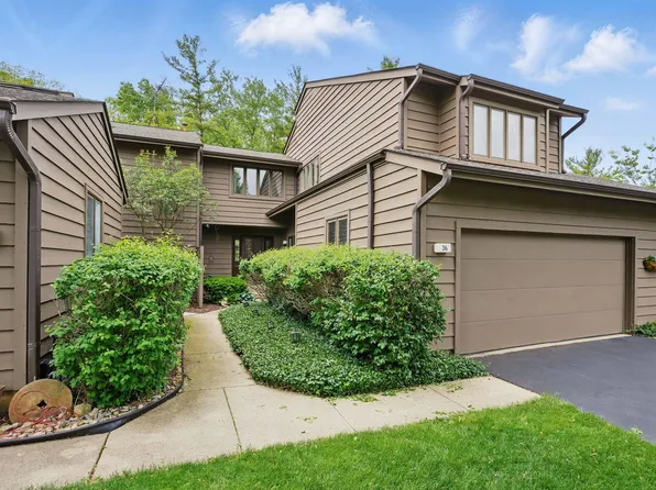 36 Lakewood Cir, Saint Charles, IL 60174