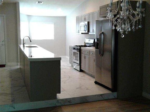 2nd image of 1900 De Osma St