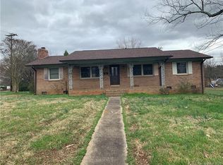 4942 Crestmont Dr, Charlotte, NC 28205