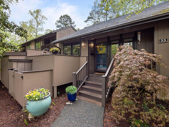 2nd image of 33 Stoneridge Cir