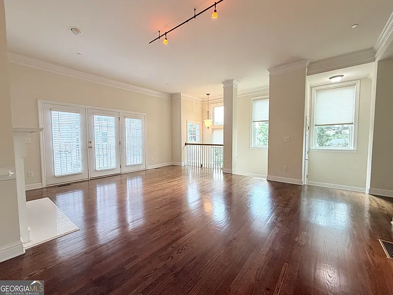1221 Creekside Pl SE — Photo 3
