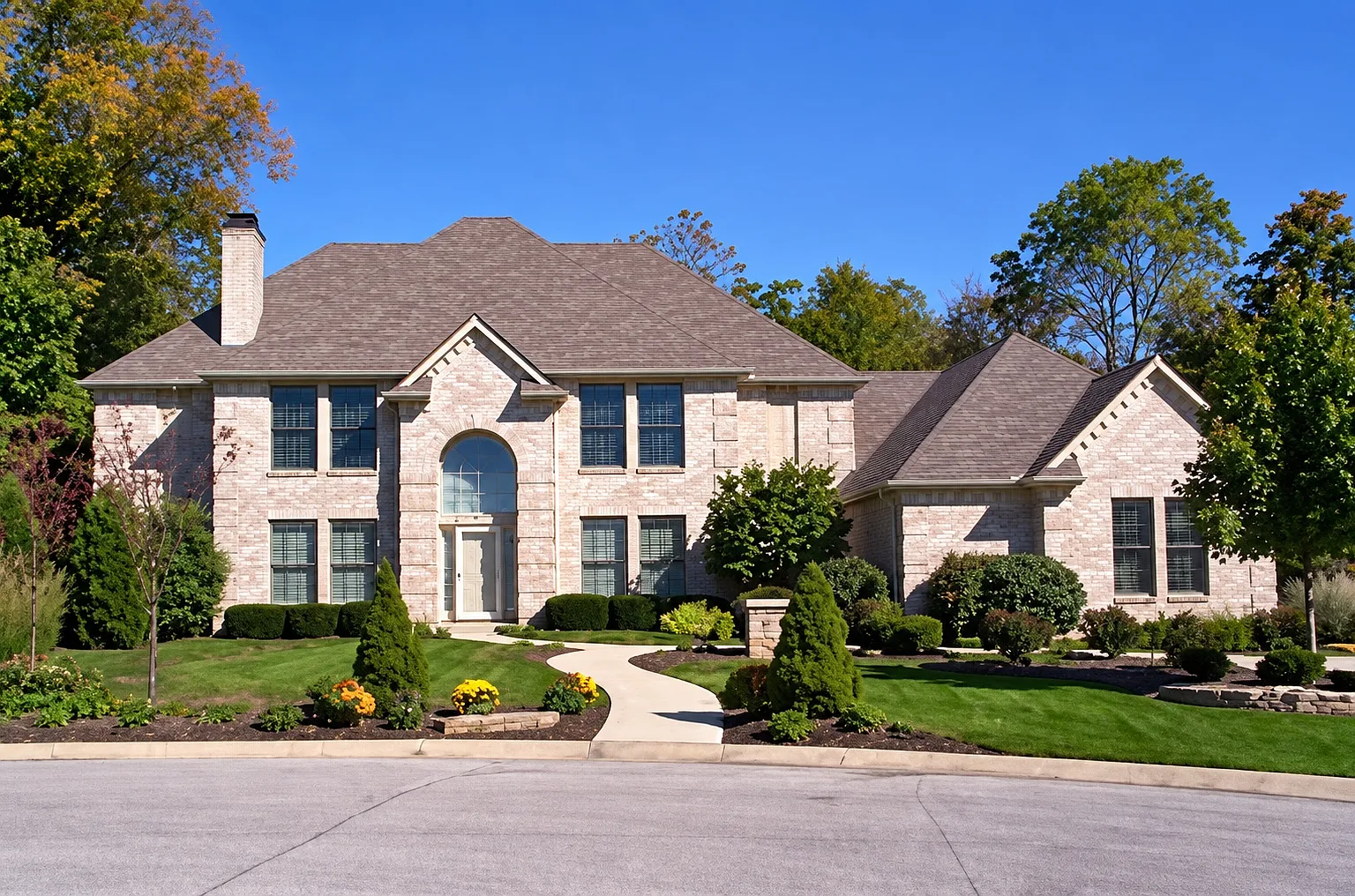 5 bed, 5379 sqft, $4,300 — Photo 1
