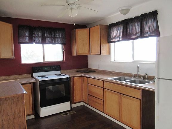 4th image of 810 N Main St