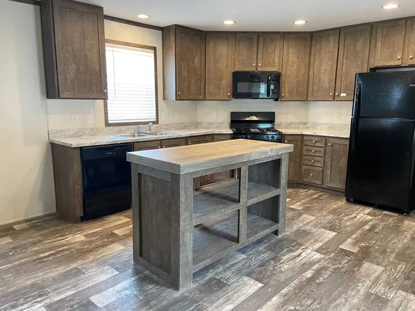 3461 Ward Dr #26, Wayland, MI 49348