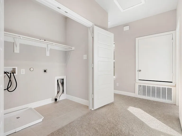 2041 Layla Dr — Photo 14