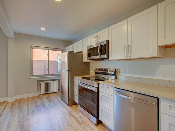 2nd image of 901 N Ogden St #19