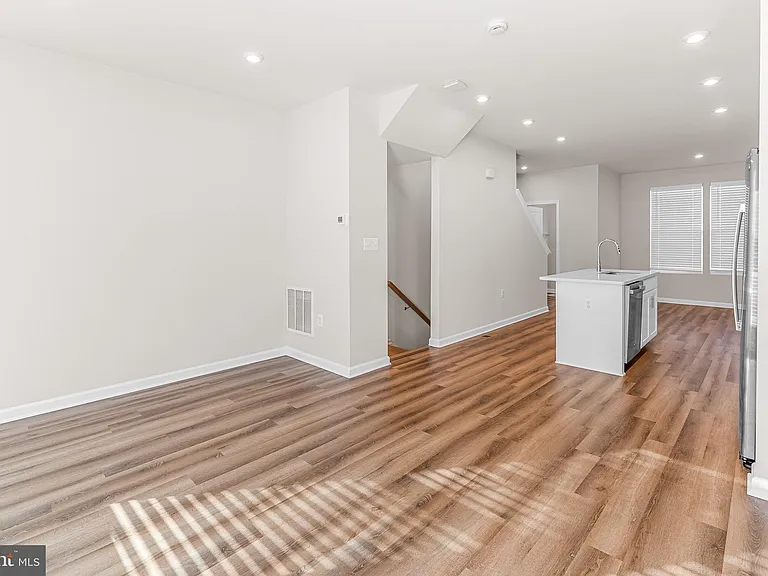 62 Coolidge Ave — Photo 10