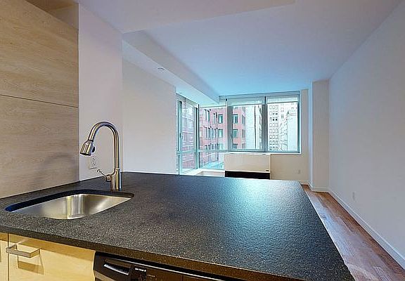 4th image of 88 Leonard St APT 2004