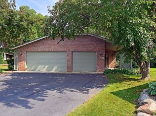 60 Inland Ln N, Plymouth, MN 55447