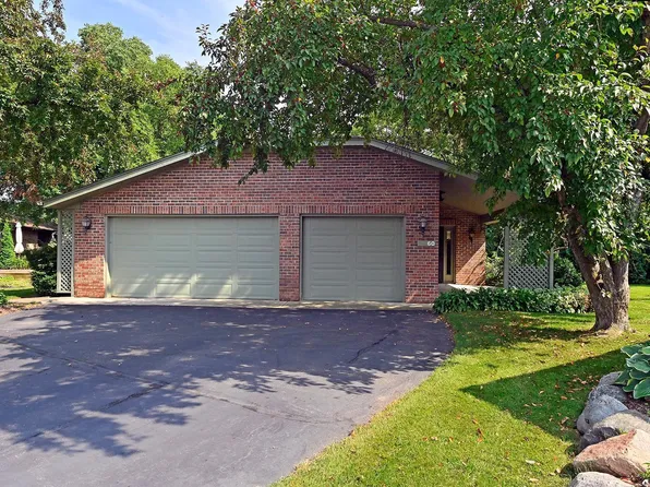 60 Inland Ln N, Plymouth, MN 55447