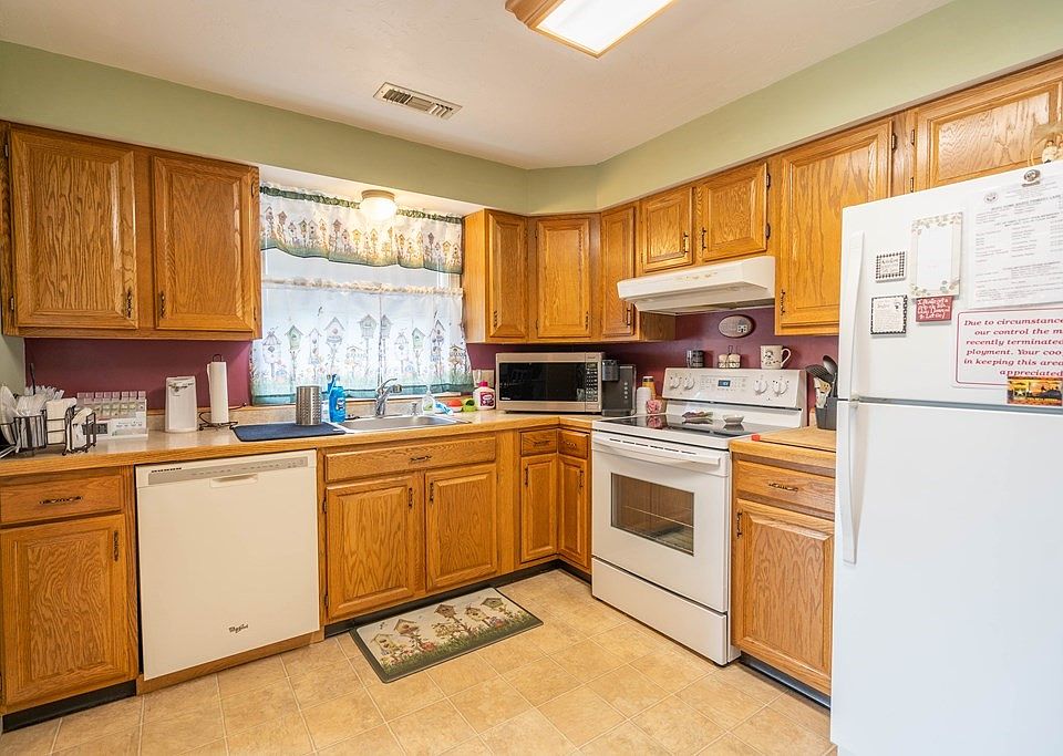 12 Crestview Drive Apartments Spencer, MA Zillow