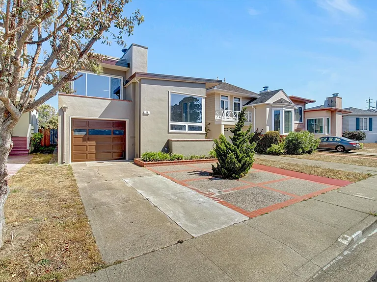 14 Castlemont Ave — Photo 1