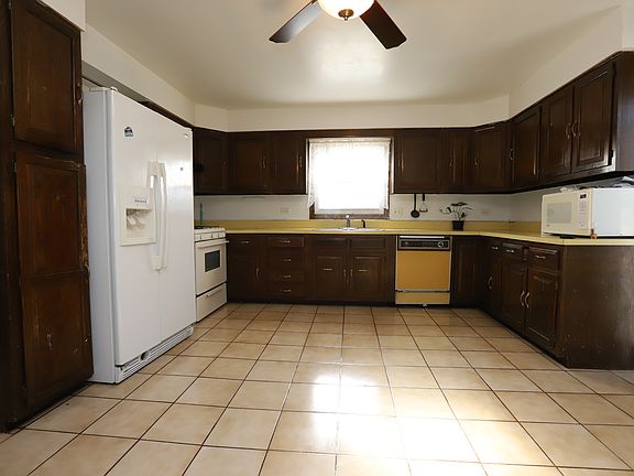 2nd image of 909 Jewett St