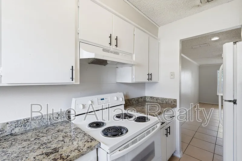 2 bed, 1.5 bath, 1065 sqft, $1,350 — Photo 4