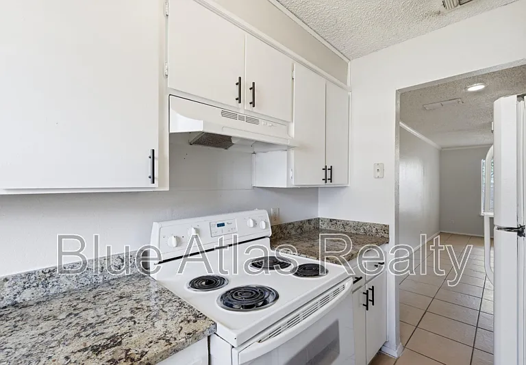 3828 Coates Cir — Photo 4