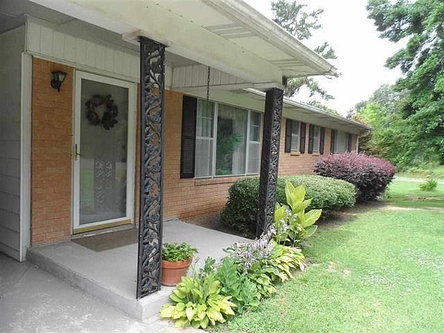 1st image of 601 Lakeshore Dr