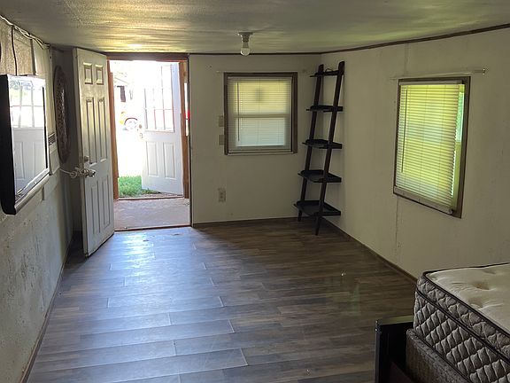 3rd image of 2411 S Buchanan St #B